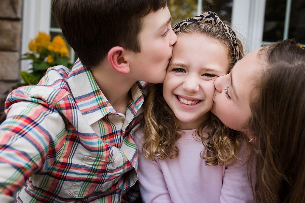 edina family photography - kisses