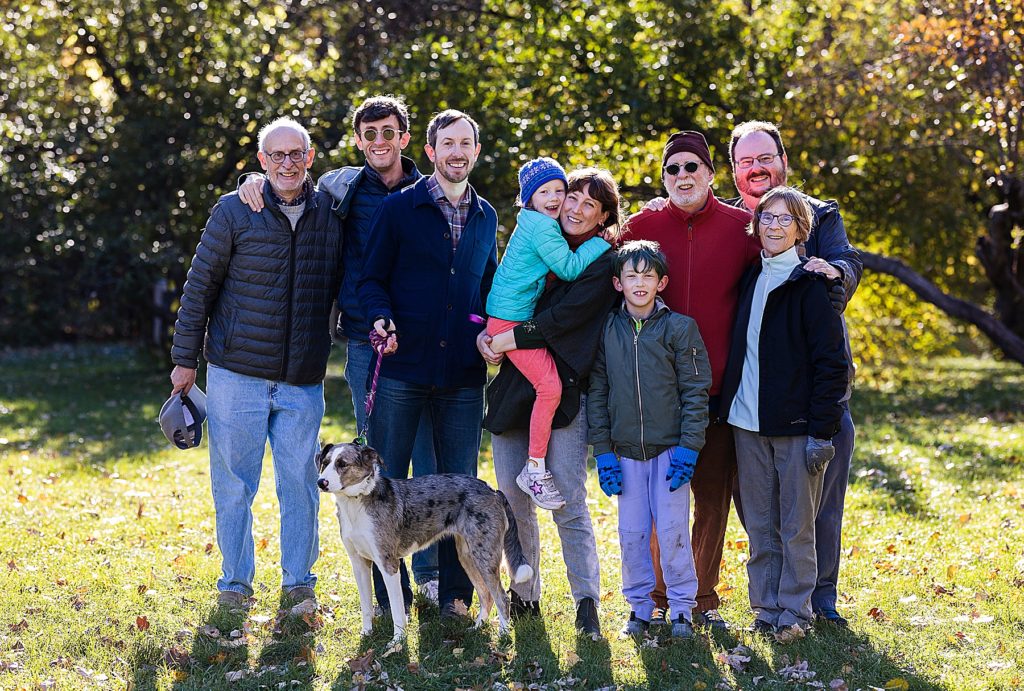 Minnesota Family Photographer captures extended family photo