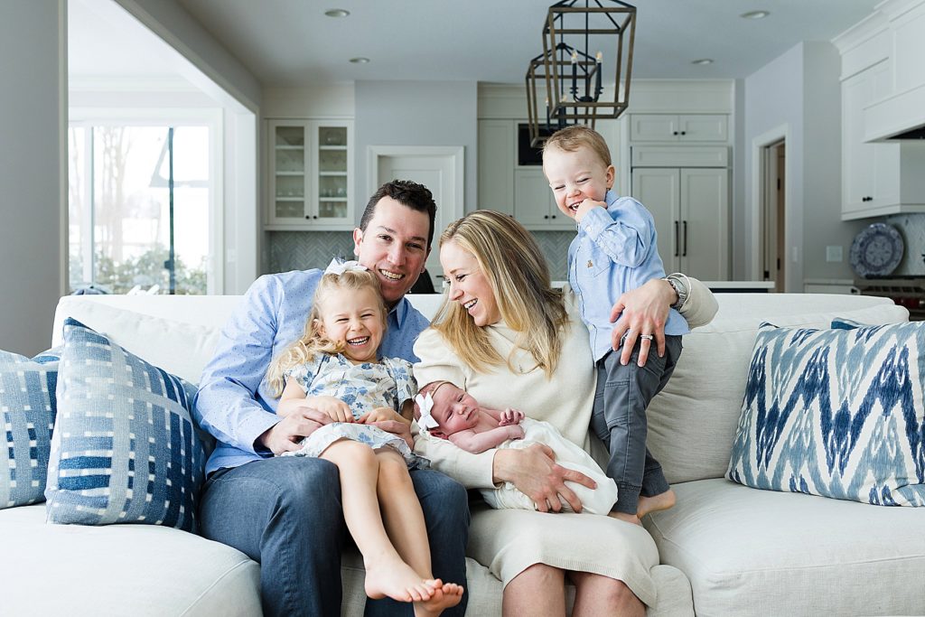 Minneapolis newborn photos with the entire family