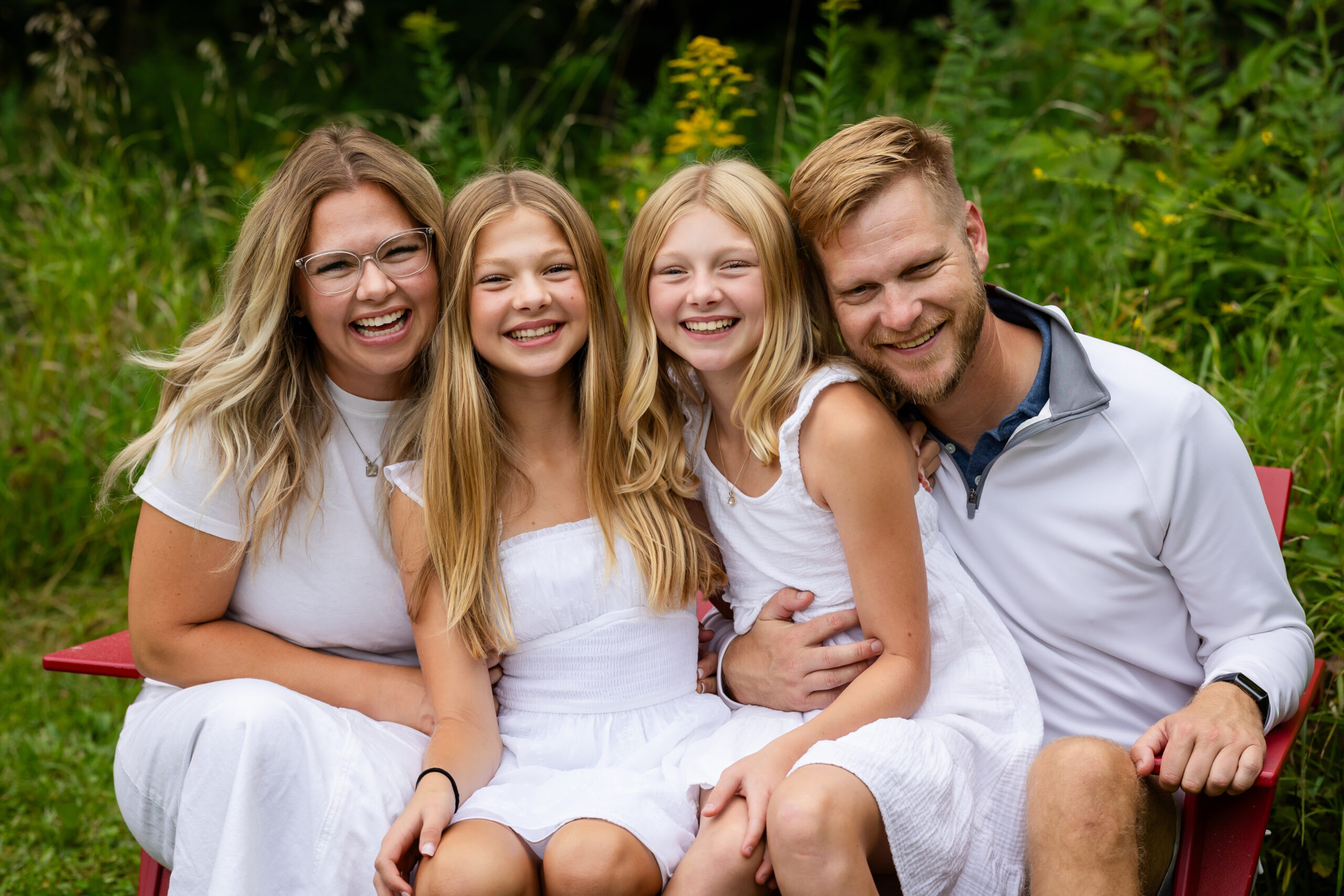 siblings pose for a family yearbook
