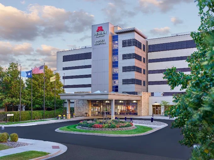 outdoor photo of M Health Fairview Ridges Hospital. One of the best hospitals to give birth in the twin cities.